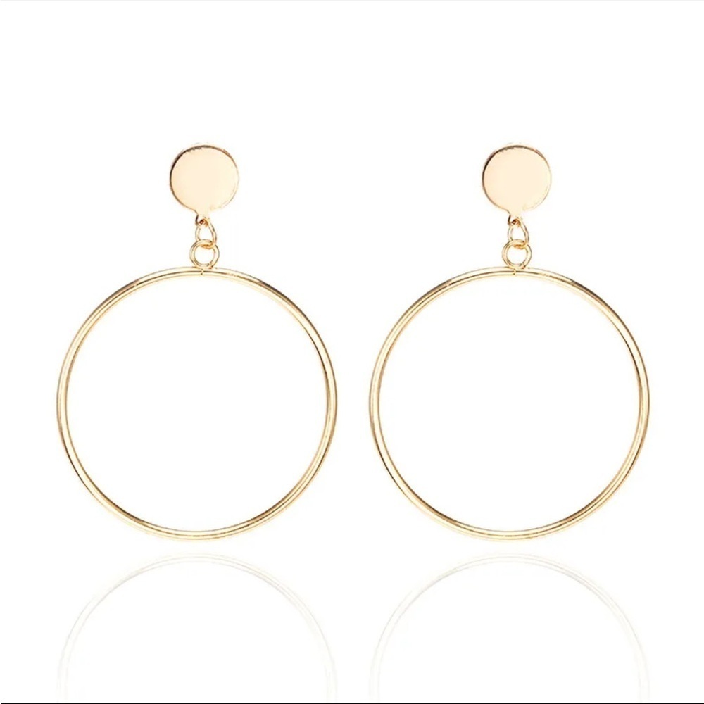 Lightweight Circle Hoop Earrings in Gold